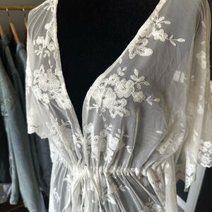 FOREVER 21 Lace Kimono Robe Cardigan